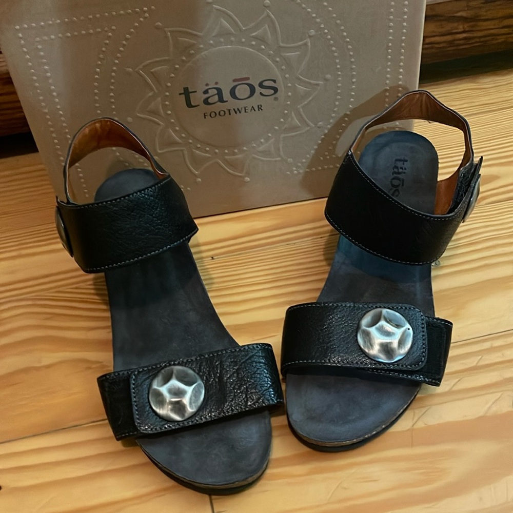 Taos Black Sandals. Size EU 39.  US 8-8/5